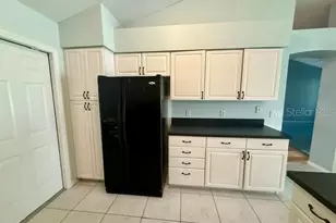 724 Vista Pl, Lady Lake, FL 32159 - Photo 4