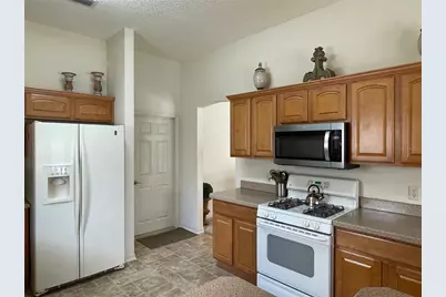 641 Stratford Lane, The Villages, FL 32162 - Photo 4