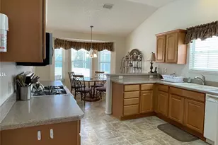 641 Stratford Ln, The Villages, FL 32162 - Photo 2