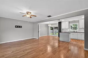 27638 Lisa Dr, Tavares, FL 32778 - Photo 4