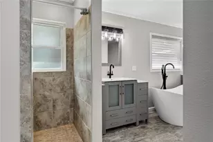 27638 Lisa Dr, Tavares, FL 32778 - Photo 24