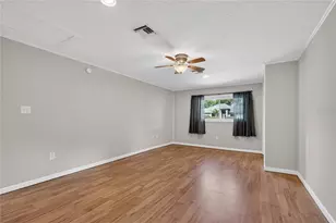 27638 Lisa Dr, Tavares, FL 32778 - Photo 34