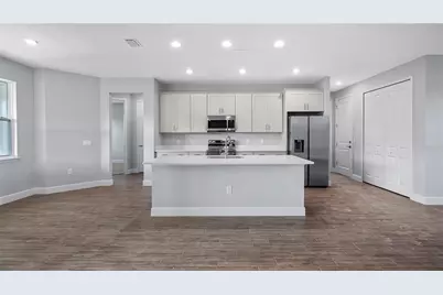 577 Dowling Circle, Lady Lake, FL 32159 - Photo 2