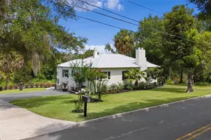 306 N Clayton St, Mount Dora, FL 32757 - Photo 4