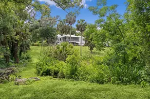 306 N Clayton St, Mount Dora, FL 32757 - Photo 2