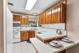 1214 W Crooked Lake Pl, Eustis, FL 32726 - Photo 4