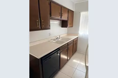 1100 E Caroline Street #119, Tavares, FL 32778 - Photo 4