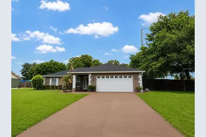 200 Waters Edge Drive, Leesburg, FL 34748 - Photo 1