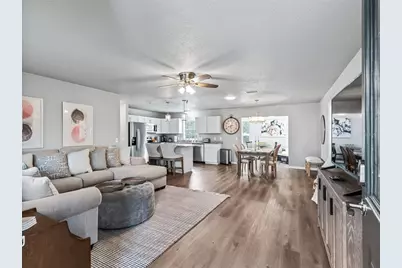 321 San Marino Drive, The Villages, FL 32159 - Photo 4