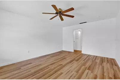 200 E 10th Avenue #8, Mount Dora, FL 32757 - Photo 4
