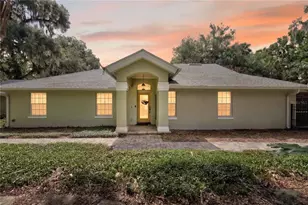 16720 Beauclaire Ct, Tavares, FL 32778 - Photo 2