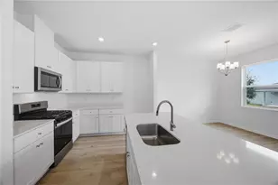 6205 Sanders Grove Cir, Okahumpka, FL 34762 - Photo 10