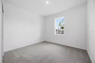 6209 Sanders Grove Cir, Okahumpka, FL 34762 - Photo 4