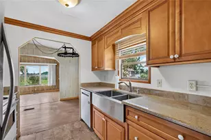 1610 Sunshine Ln, Tavares, FL 32778 - Photo 8