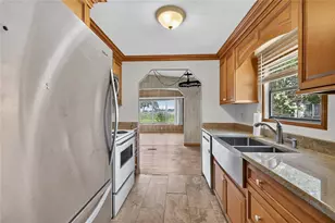1610 Sunshine Ln, Tavares, FL 32778 - Photo 12