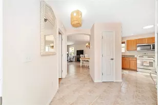440 Valverda Dr, The Villages, FL 32162 - Photo 8