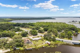 35237 Mulholland Dr, Fruitland Park, FL 34731 - Photo 6