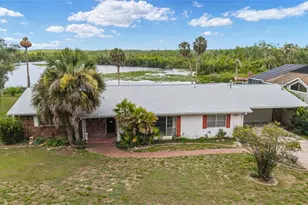 35237 Mulholland Dr, Fruitland Park, FL 34731 - Photo 2
