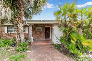 35237 Mulholland Dr, Fruitland Park, FL 34731 - Photo 12
