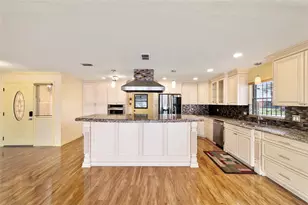 5330 King's Ct, Fruitland Park, FL 34731 - Photo 12