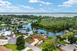 5330 King's Ct, Fruitland Park, FL 34731 - Photo 4