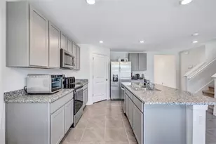 7601 Rosewood Garden Loop, Tampa, FL 33637 - Photo 10
