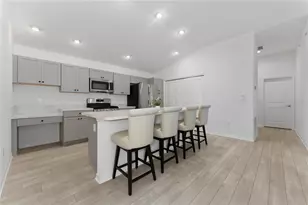 7634 Cheryl Ct, The Villages, FL 34762 - Photo 2
