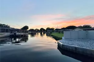 209 W Delaware St, Tavares, FL 32778 - Photo 4