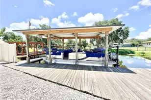 209 W Delaware St, Tavares, FL 32778 - Photo 6