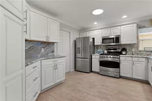 1536 Barnwell Pl, The Villages, FL 32162 - Photo 2