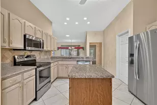 542 Loma Paseo Dr, The Villages, FL 32159 - Photo 6