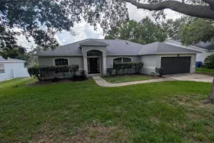 1306 Windy Bluff Dr, Minneola, FL 34715 - Photo 2