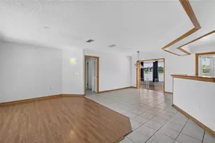 302 E Mirror Lake Dr, Fruitland Park, FL 34731 - Photo 6
