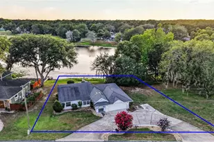 302 E Mirror Lake Dr, Fruitland Park, FL 34731 - Photo 2