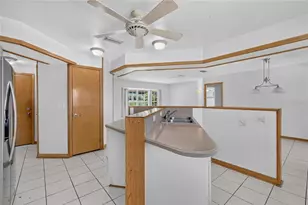 302 E Mirror Lake Dr, Fruitland Park, FL 34731 - Photo 12