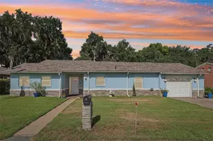 31929 Elizabeth Ln, Tavares, FL 32778 - Photo 2