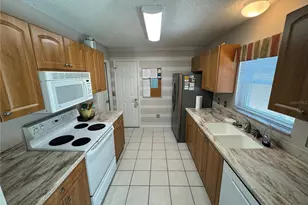 616 Enconto St, Lady Lake, FL 32159 - Photo 6