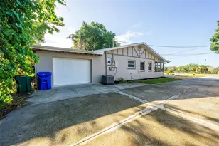 610 W Maud St, Tavares, FL 32778 - Photo 2