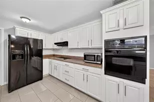 610 W Maud St, Tavares, FL 32778 - Photo 8