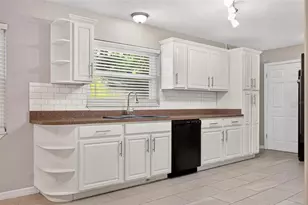 610 W Maud St, Tavares, FL 32778 - Photo 6