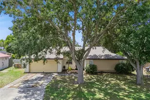 452 Boxwood Ct, Kissimmee, FL 34743 - Photo 2