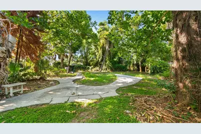 127 E Laurel Avenue, Howey in the Hills, FL 34737 - Photo 30