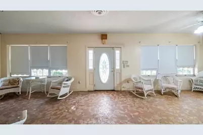 127 E Laurel Avenue, Howey in the Hills, FL 34737 - Photo 6