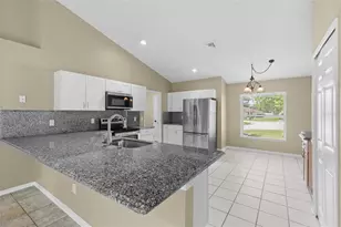 148 Country Lakes Cir, Groveland, FL 34736 - Photo 10