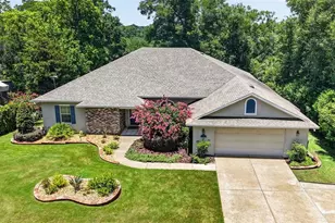 705 Hilltop Ct, Mount Dora, FL 32757 - Photo 4