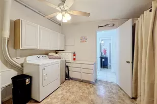 1025 Capella Dr, Tavares, FL 32778 - Photo 38