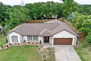831 Forestwood Dr, Minneola, FL 34715 - Photo 2