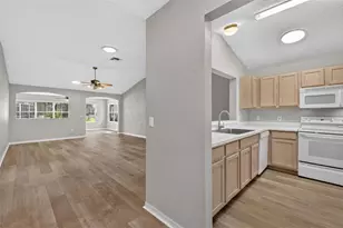 2129 Margarita Dr, The Villages, FL 32159 - Photo 4