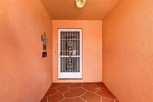 1004 Laredo Ln, Lady Lake, FL 32159 - Photo 4