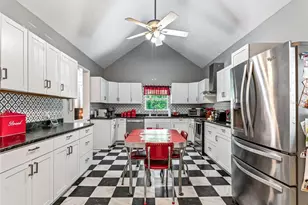 511 E Mirror Lake Dr, Fruitland Park, FL 34731 - Photo 40